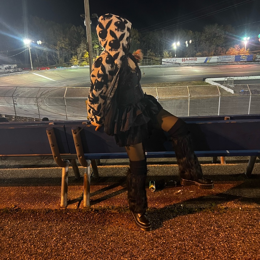 FREE if purchased with any of my closet items 
Faux Fur leg warmers